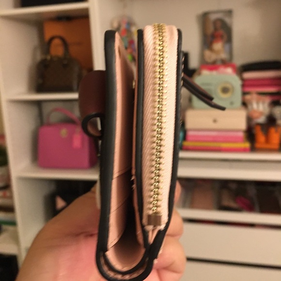 🌴SUMMER SALE 🌴💯✔️ Authentic Dog Bifold Wallet - Picture 6 of 10